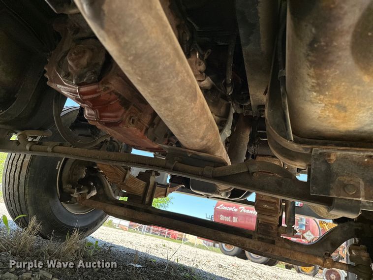 image for item OM9482 1995 Ford F800 drilling rig truck