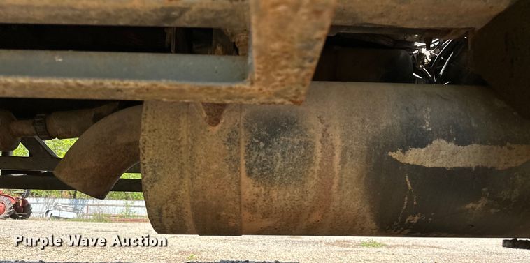 image for item OM9482 1995 Ford F800 drilling rig truck