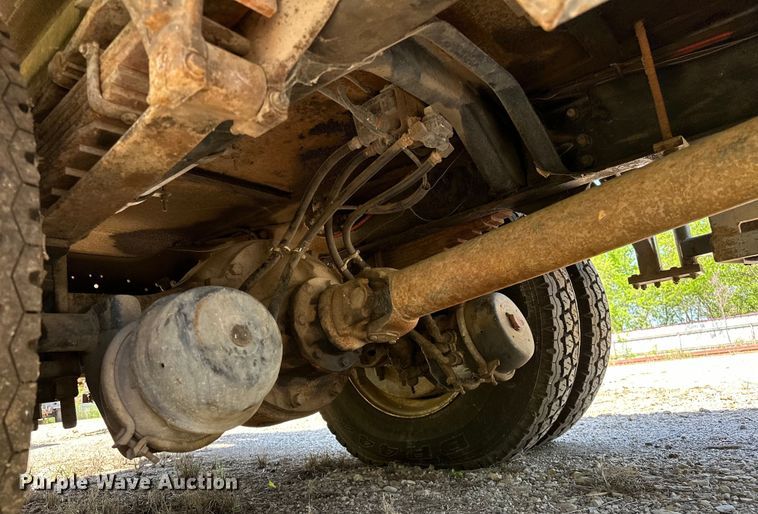 image for item OM9482 1995 Ford F800 drilling rig truck