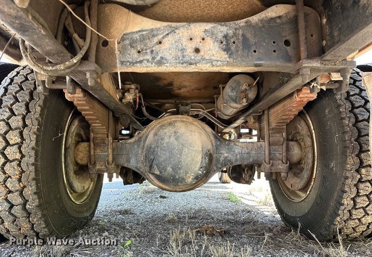 image for item OM9482 1995 Ford F800 drilling rig truck