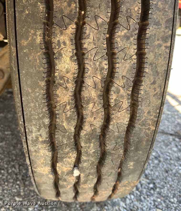 image for item OM9482 1995 Ford F800 drilling rig truck