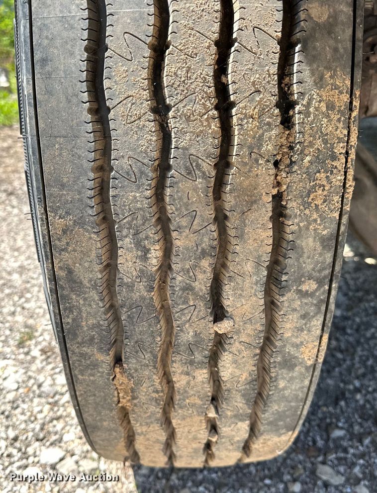 image for item OM9482 1995 Ford F800 drilling rig truck