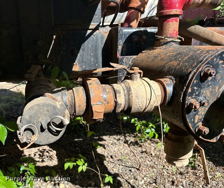 image for item OM9483 1991 Freightliner  FLD112 vacuum truck