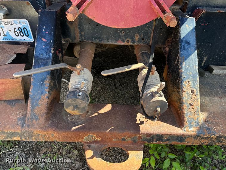 image for item OM9483 1991 Freightliner  FLD112 vacuum truck