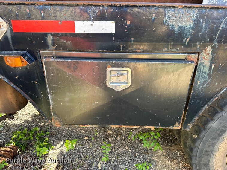 image for item OM9483 1991 Freightliner  FLD112 vacuum truck