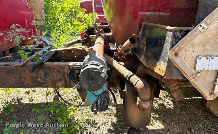 image for item OM9483 1991 Freightliner  FLD112 vacuum truck