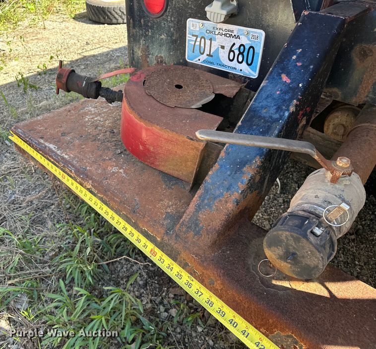 image for item OM9483 1991 Freightliner  FLD112 vacuum truck