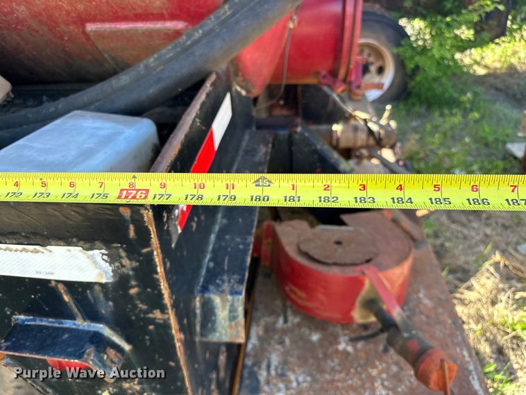 image for item OM9483 1991 Freightliner  FLD112 vacuum truck