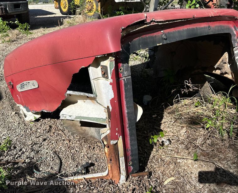 image for item OM9483 1991 Freightliner  FLD112 vacuum truck