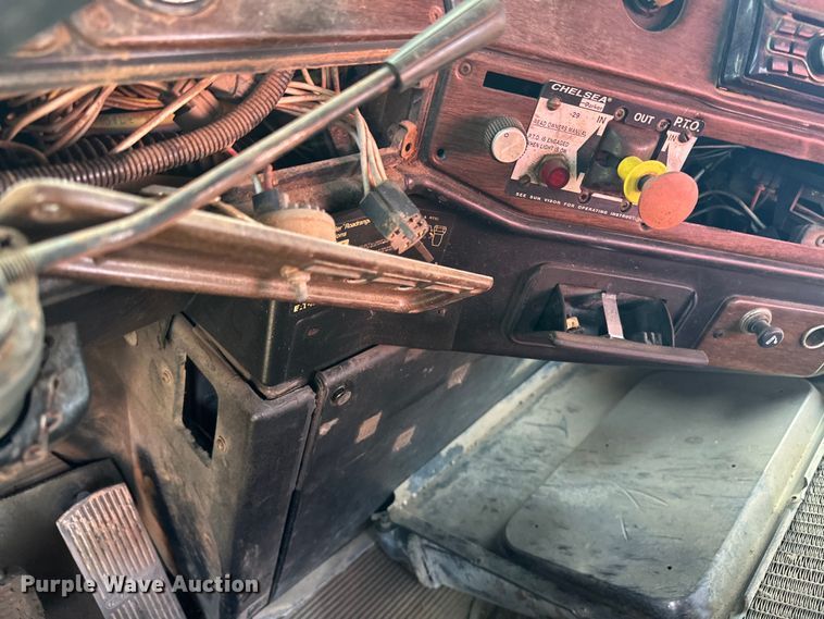 image for item OM9483 1991 Freightliner  FLD112 vacuum truck