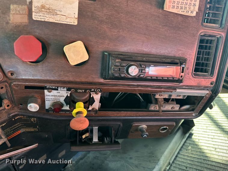 image for item OM9483 1991 Freightliner  FLD112 vacuum truck