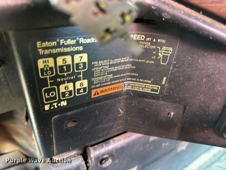 image for item OM9483 1991 Freightliner  FLD112 vacuum truck