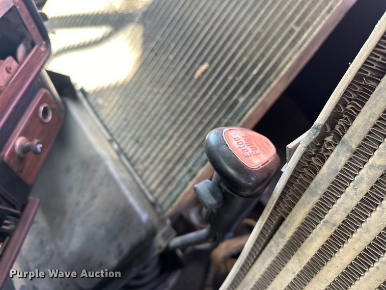 image for item OM9483 1991 Freightliner  FLD112 vacuum truck