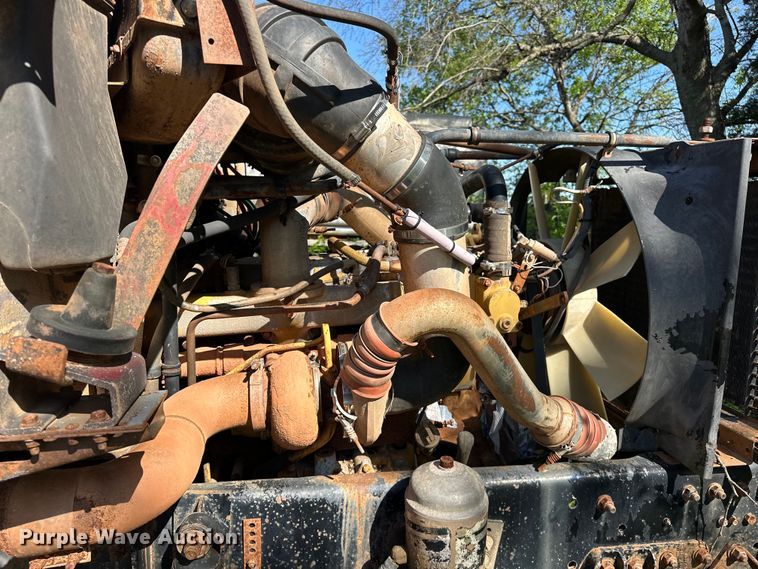 image for item OM9483 1991 Freightliner  FLD112 vacuum truck