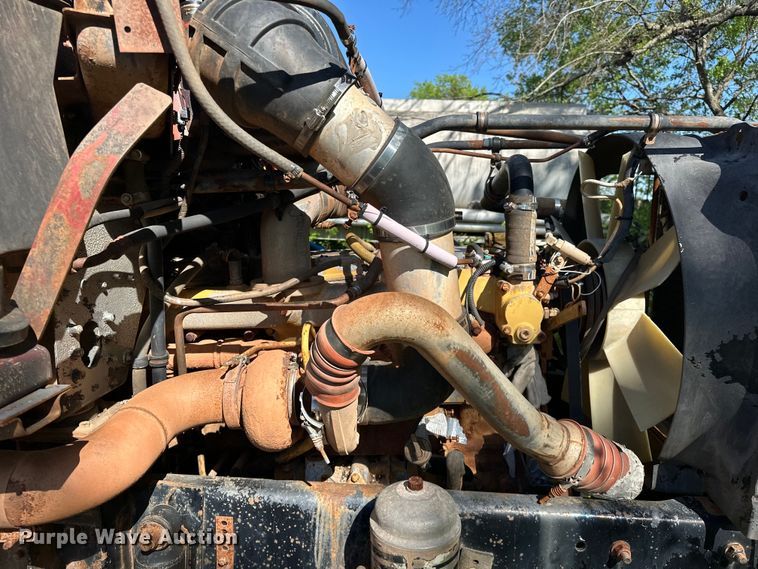 image for item OM9483 1991 Freightliner  FLD112 vacuum truck