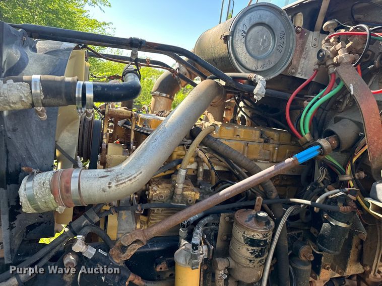 image for item OM9483 1991 Freightliner  FLD112 vacuum truck