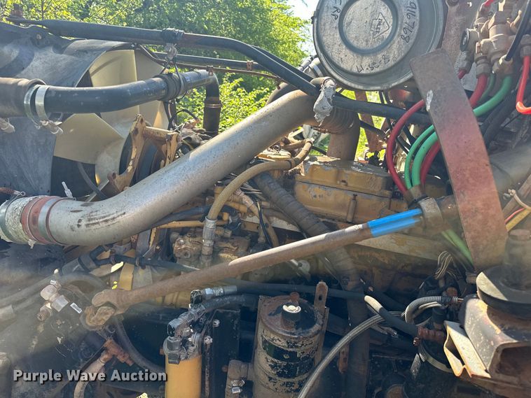 image for item OM9483 1991 Freightliner  FLD112 vacuum truck