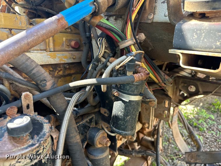 image for item OM9483 1991 Freightliner  FLD112 vacuum truck