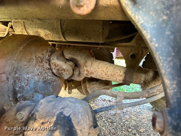 image for item OM9483 1991 Freightliner  FLD112 vacuum truck