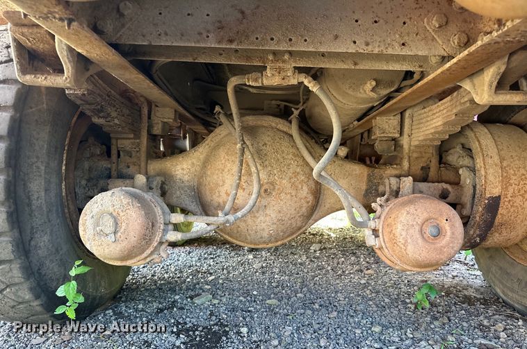 image for item OM9483 1991 Freightliner  FLD112 vacuum truck