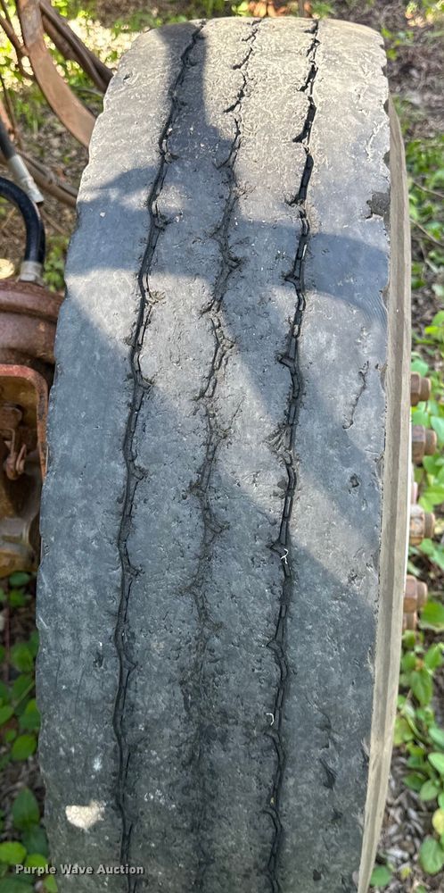 image for item OM9483 1991 Freightliner  FLD112 vacuum truck