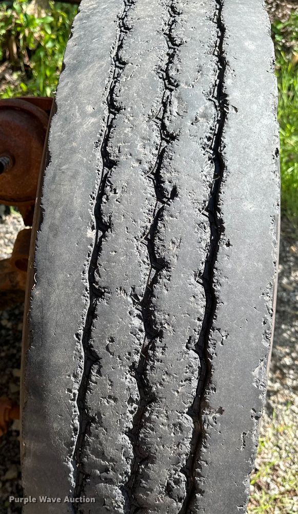 image for item OM9483 1991 Freightliner  FLD112 vacuum truck