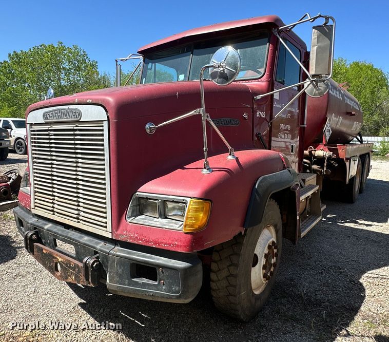image for item OM9484 1991 Freightliner  FLD112 vacuum truck