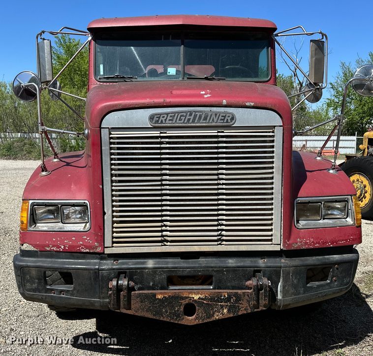 image for item OM9484 1991 Freightliner  FLD112 vacuum truck