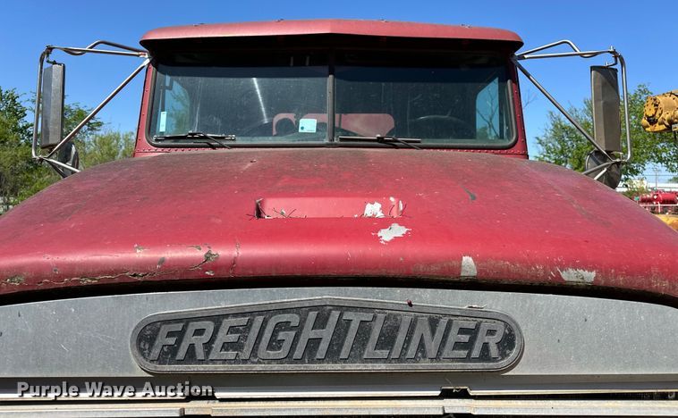 image for item OM9484 1991 Freightliner  FLD112 vacuum truck