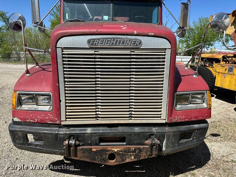 image for item OM9484 1991 Freightliner  FLD112 vacuum truck