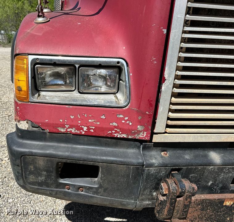 image for item OM9484 1991 Freightliner  FLD112 vacuum truck