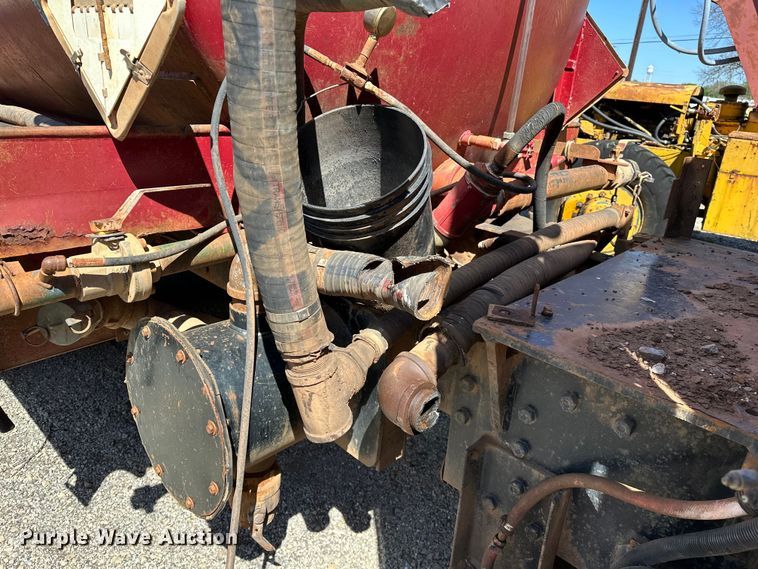 image for item OM9484 1991 Freightliner  FLD112 vacuum truck