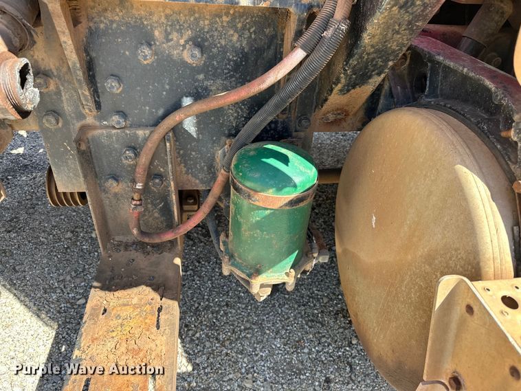 image for item OM9484 1991 Freightliner  FLD112 vacuum truck