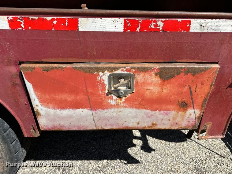 image for item OM9484 1991 Freightliner  FLD112 vacuum truck