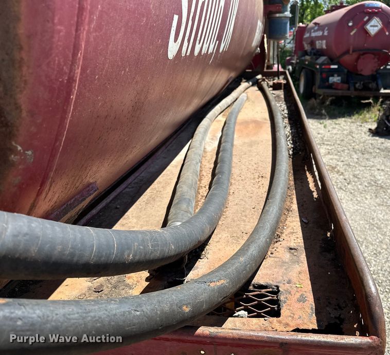 image for item OM9484 1991 Freightliner  FLD112 vacuum truck