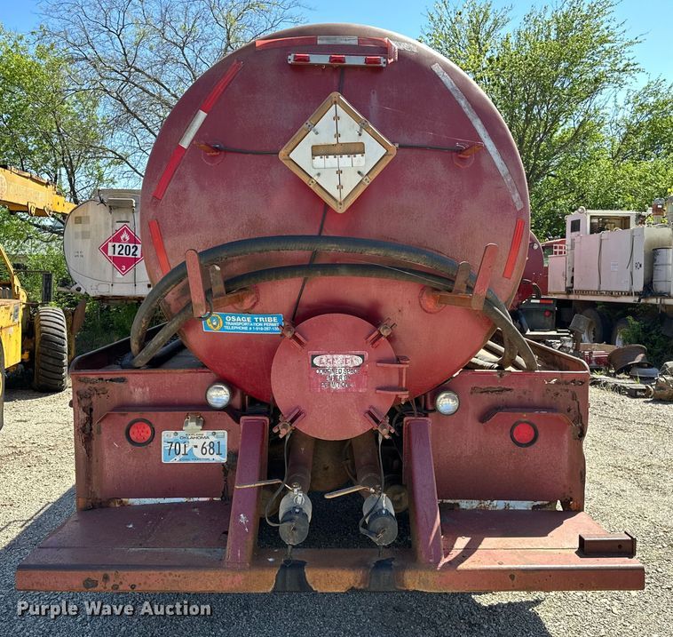 image for item OM9484 1991 Freightliner  FLD112 vacuum truck