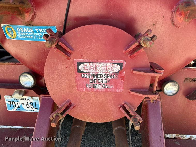 image for item OM9484 1991 Freightliner  FLD112 vacuum truck