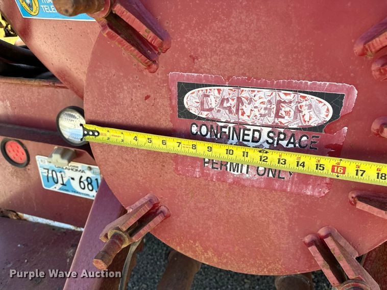 image for item OM9484 1991 Freightliner  FLD112 vacuum truck