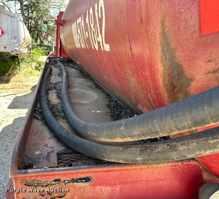 image for item OM9484 1991 Freightliner  FLD112 vacuum truck