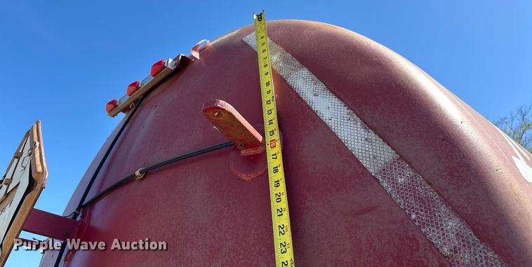 image for item OM9484 1991 Freightliner  FLD112 vacuum truck