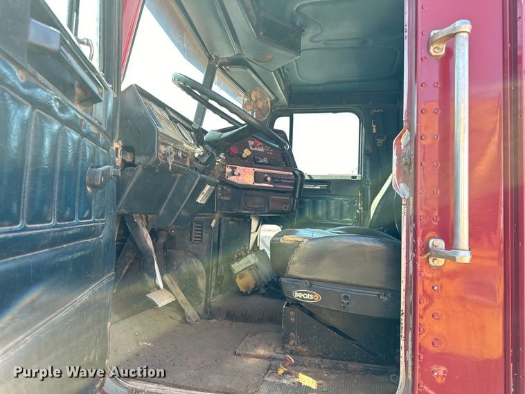 image for item OM9484 1991 Freightliner  FLD112 vacuum truck