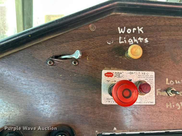 image for item OM9484 1991 Freightliner  FLD112 vacuum truck