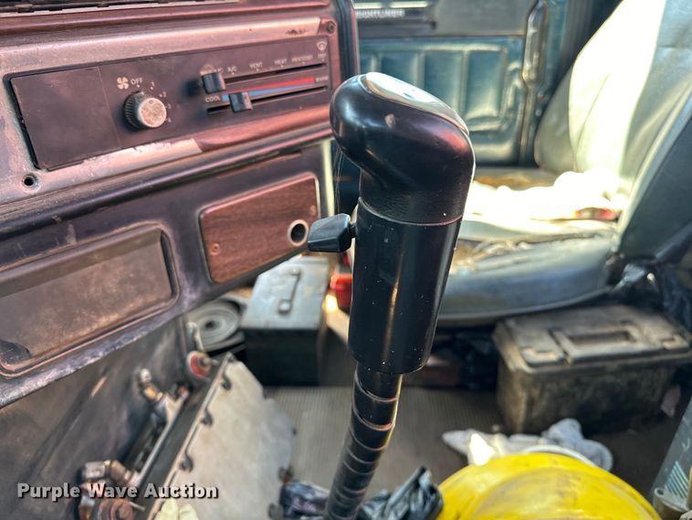 image for item OM9484 1991 Freightliner  FLD112 vacuum truck