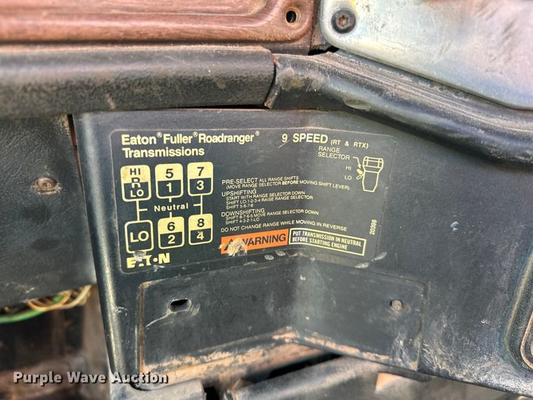 image for item OM9484 1991 Freightliner  FLD112 vacuum truck