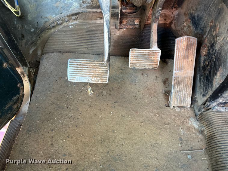 image for item OM9484 1991 Freightliner  FLD112 vacuum truck