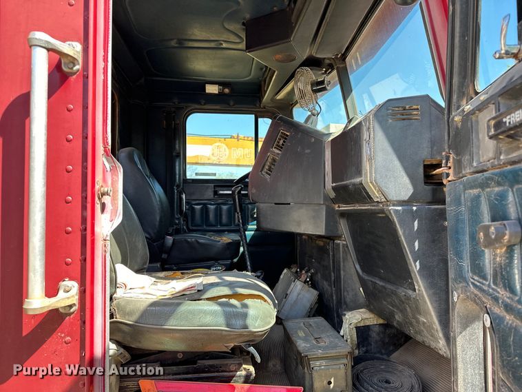 image for item OM9484 1991 Freightliner  FLD112 vacuum truck