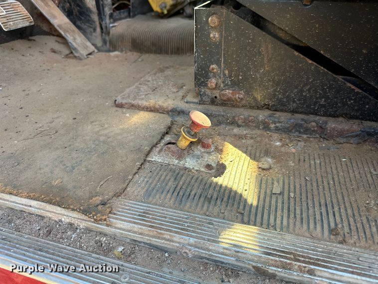 image for item OM9484 1991 Freightliner  FLD112 vacuum truck