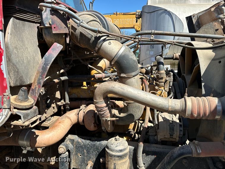 image for item OM9484 1991 Freightliner  FLD112 vacuum truck