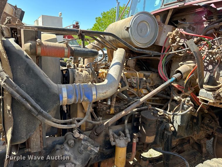 image for item OM9484 1991 Freightliner  FLD112 vacuum truck