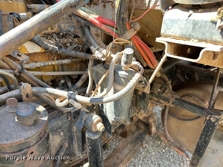 image for item OM9484 1991 Freightliner  FLD112 vacuum truck